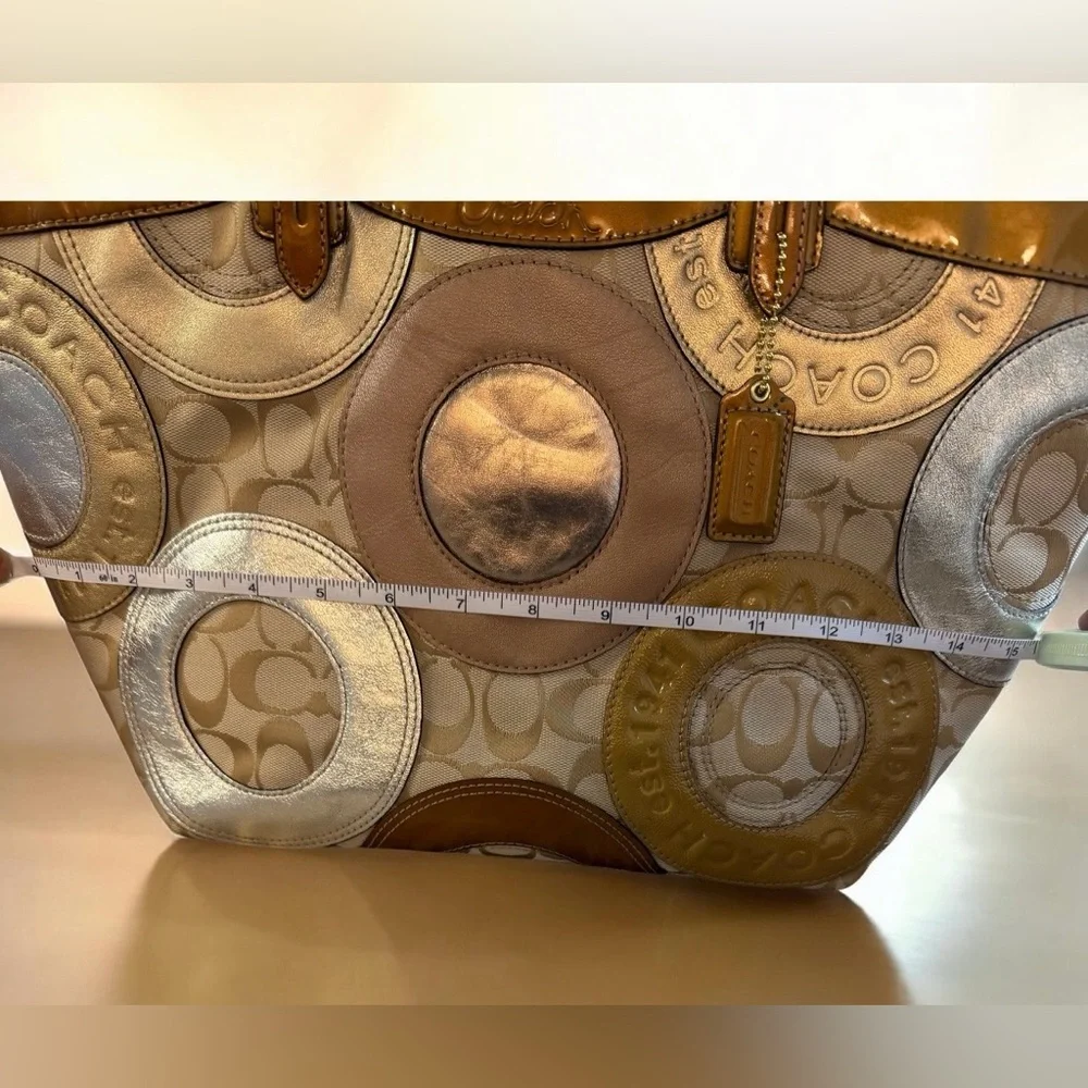 Coach Signature Circle Appliqué Tote in Tan, Metallic Gold & Silver - Picture 2 of 9